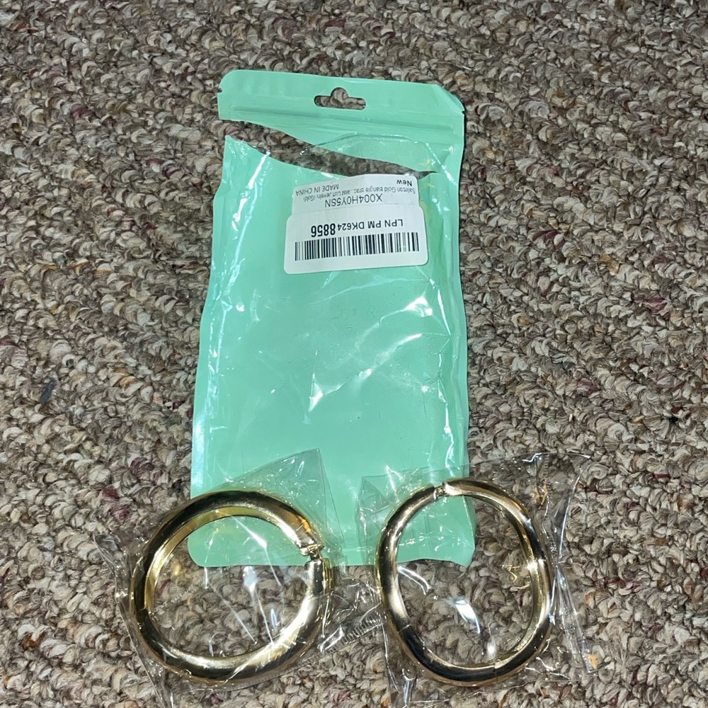 Salircon gold colored bangle bracelet set